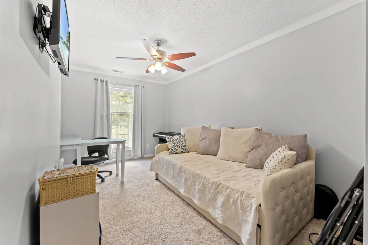Flexible guest room or home office