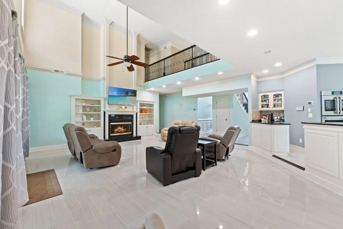 Spacious living room